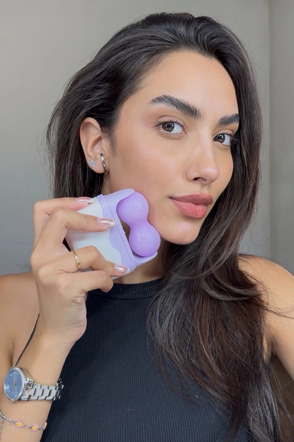 Ice Roll 2 em 1 – Massageador Facial e Corporal